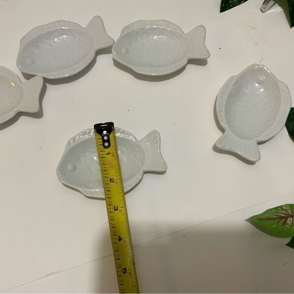 White Ceramic Fish Shaped Serving Trinket Dishes Set of 5 G3 - Picture 4 of 4